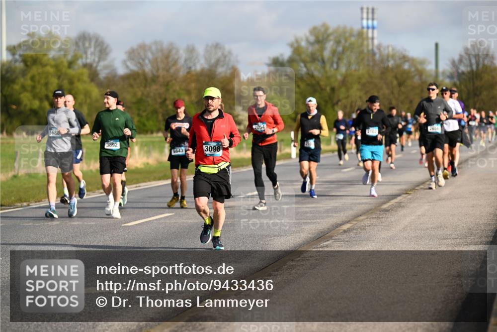 12.04.2026 - 45. Internationalen Wilhelmsburger Insellauf Dr. Thomas Lammeyer http://msf.ph/oto/9433436 12.04.2026 09:18:15 Laufen 5688, 3892, 2054, 5643, 3098, 210, 2102, 2666 meine-sportfotos.de