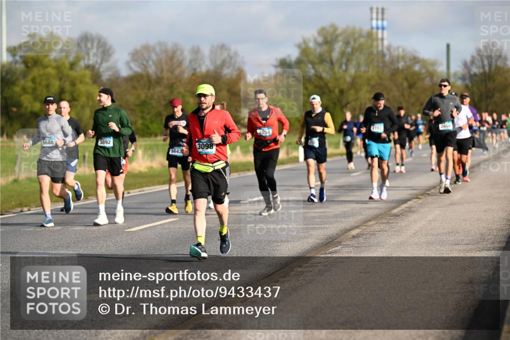 12.04.2026 - 45. Internationalen Wilhelmsburger Insellauf Dr. Thomas Lammeyer http://msf.ph/oto/9433437 12.04.2026 09:18:15 Laufen 5688, 3892, 5643, 3098, 2054, 2102, 2656 meine-sportfotos.de