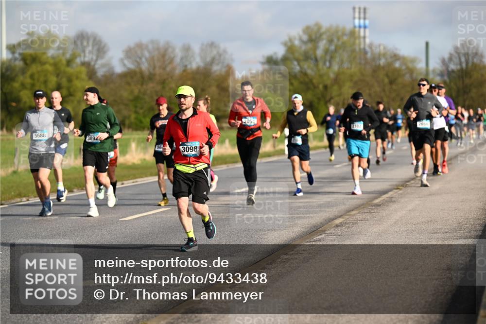 12.04.2026 - 45. Internationalen Wilhelmsburger Insellauf Dr. Thomas Lammeyer http://msf.ph/oto/9433438 12.04.2026 09:18:15 Laufen 5688, 3892, 3098, 2054, 2102 meine-sportfotos.de