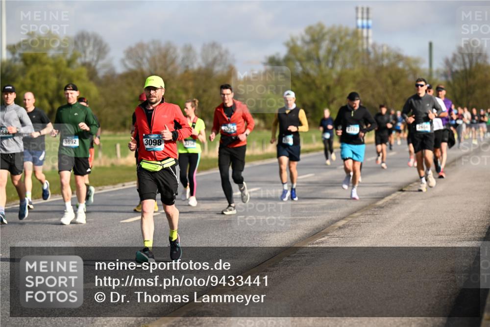 12.04.2026 - 45. Internationalen Wilhelmsburger Insellauf Dr. Thomas Lammeyer http://msf.ph/oto/9433441 12.04.2026 09:18:16 Laufen 568, 3892, 3098, 3356, 2054 meine-sportfotos.de