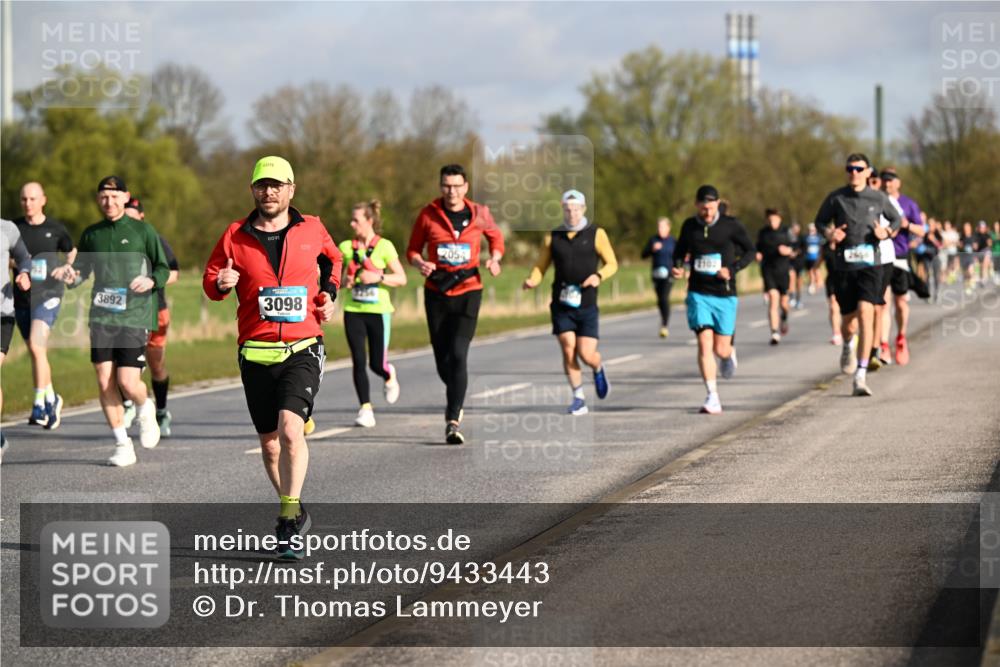12.04.2026 - 45. Internationalen Wilhelmsburger Insellauf Dr. Thomas Lammeyer http://msf.ph/oto/9433443 12.04.2026 09:18:16 Laufen 3892, 3098, 2054 meine-sportfotos.de