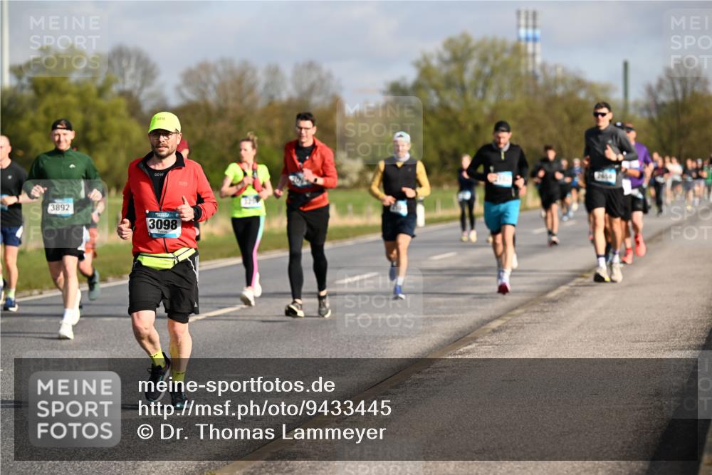 12.04.2026 - 45. Internationalen Wilhelmsburger Insellauf Dr. Thomas Lammeyer http://msf.ph/oto/9433445 12.04.2026 09:18:16 Laufen 3892, 3098 meine-sportfotos.de
