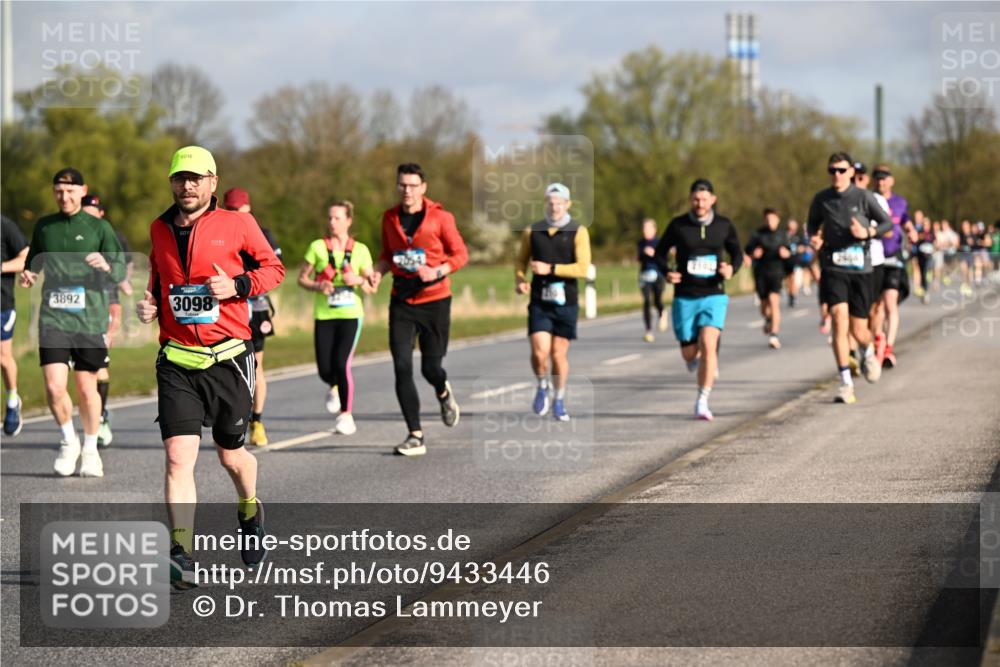 12.04.2026 - 45. Internationalen Wilhelmsburger Insellauf Dr. Thomas Lammeyer http://msf.ph/oto/9433446 12.04.2026 09:18:16 Laufen 3892, 3098 meine-sportfotos.de