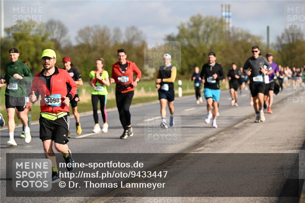 12.04.2026 - 45. Internationalen Wilhelmsburger Insellauf Dr. Thomas Lammeyer http://msf.ph/oto/9433447 12.04.2026 09:18:17 Laufen 3892, 3098 meine-sportfotos.de