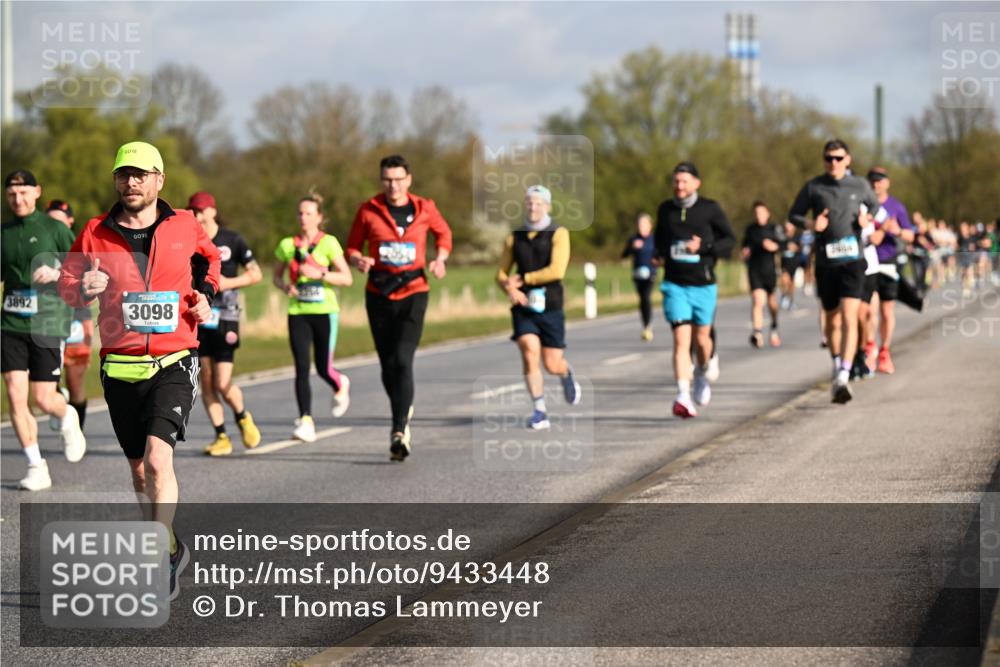 12.04.2026 - 45. Internationalen Wilhelmsburger Insellauf Dr. Thomas Lammeyer http://msf.ph/oto/9433448 12.04.2026 09:18:17 Laufen 3892, 3098 meine-sportfotos.de