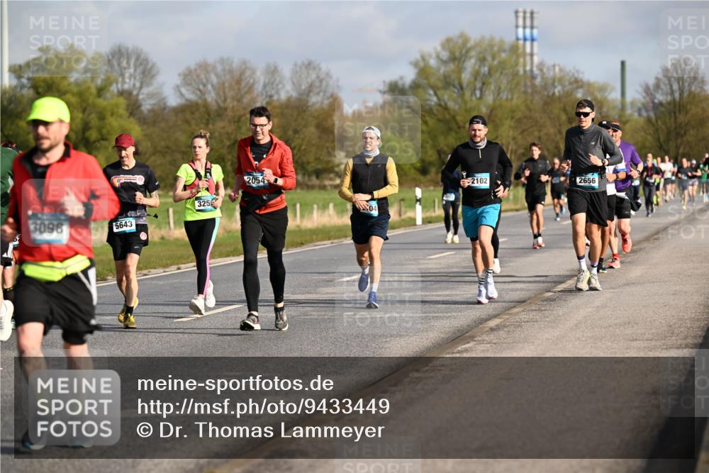 12.04.2026 - 45. Internationalen Wilhelmsburger Insellauf Dr. Thomas Lammeyer http://msf.ph/oto/9433449 12.04.2026 09:18:17 Laufen 3098, 1, 3256, 2102 meine-sportfotos.de