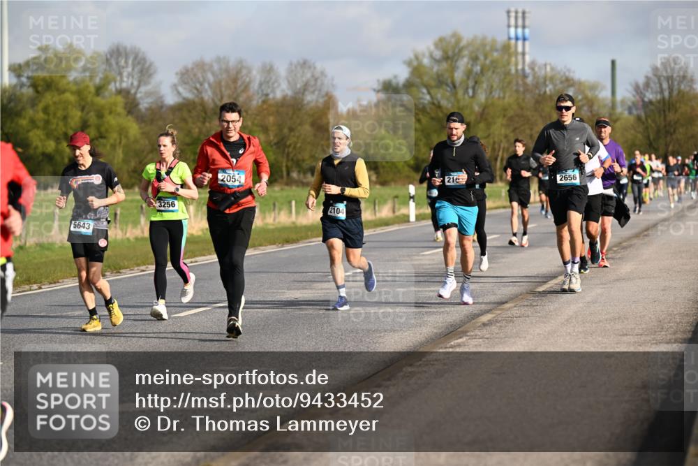 12.04.2026 - 45. Internationalen Wilhelmsburger Insellauf Dr. Thomas Lammeyer http://msf.ph/oto/9433452 12.04.2026 09:18:17 Laufen 3, 5643, 3256, 2054, 2104, 21, 2656 meine-sportfotos.de