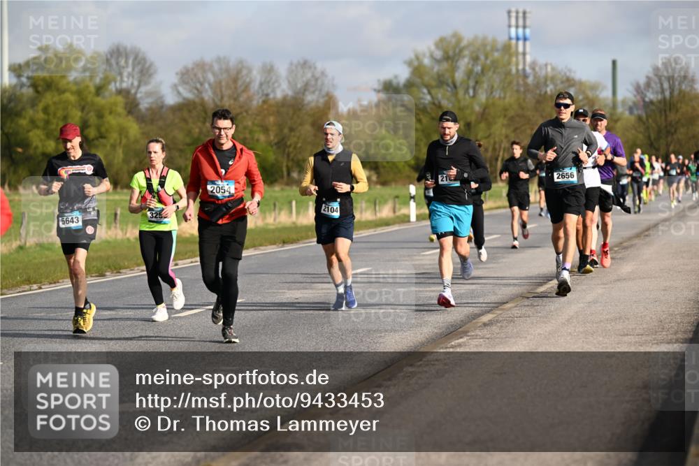 12.04.2026 - 45. Internationalen Wilhelmsburger Insellauf Dr. Thomas Lammeyer http://msf.ph/oto/9433453 12.04.2026 09:18:17 Laufen 5643, 325, 2054, 2104, 2656 meine-sportfotos.de