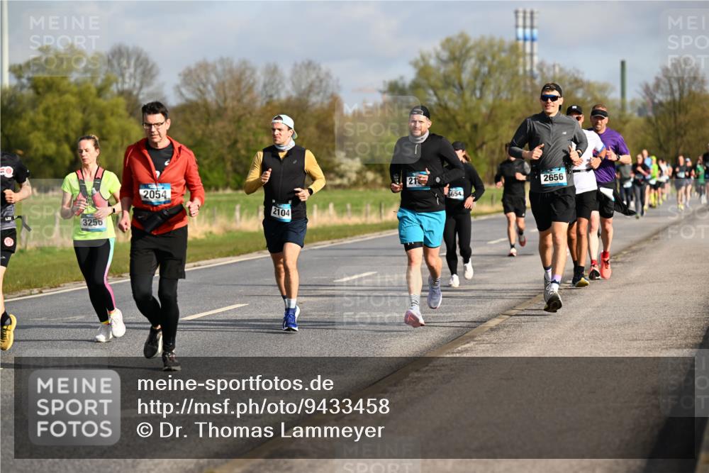 12.04.2026 - 45. Internationalen Wilhelmsburger Insellauf Dr. Thomas Lammeyer http://msf.ph/oto/9433458 12.04.2026 09:18:18 Laufen 3256, 2054, 2104, 21, 5654, 2656 meine-sportfotos.de