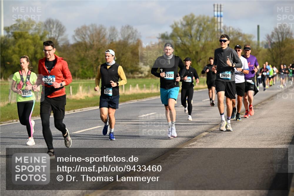 12.04.2026 - 45. Internationalen Wilhelmsburger Insellauf Dr. Thomas Lammeyer http://msf.ph/oto/9433460 12.04.2026 09:18:19 Laufen 3256, 2054, 2104, 2102, 9654, 2656 meine-sportfotos.de