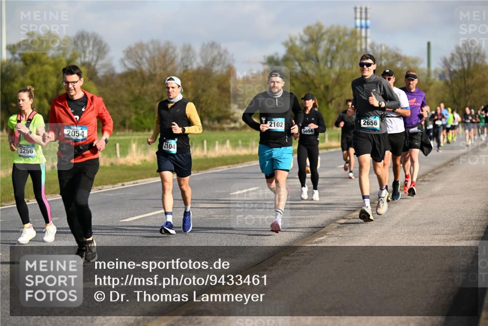 12.04.2026 - 45. Internationalen Wilhelmsburger Insellauf Dr. Thomas Lammeyer http://msf.ph/oto/9433461 12.04.2026 09:18:19 Laufen 3256, 2054, 2104, 2102, 5654, 2656 meine-sportfotos.de