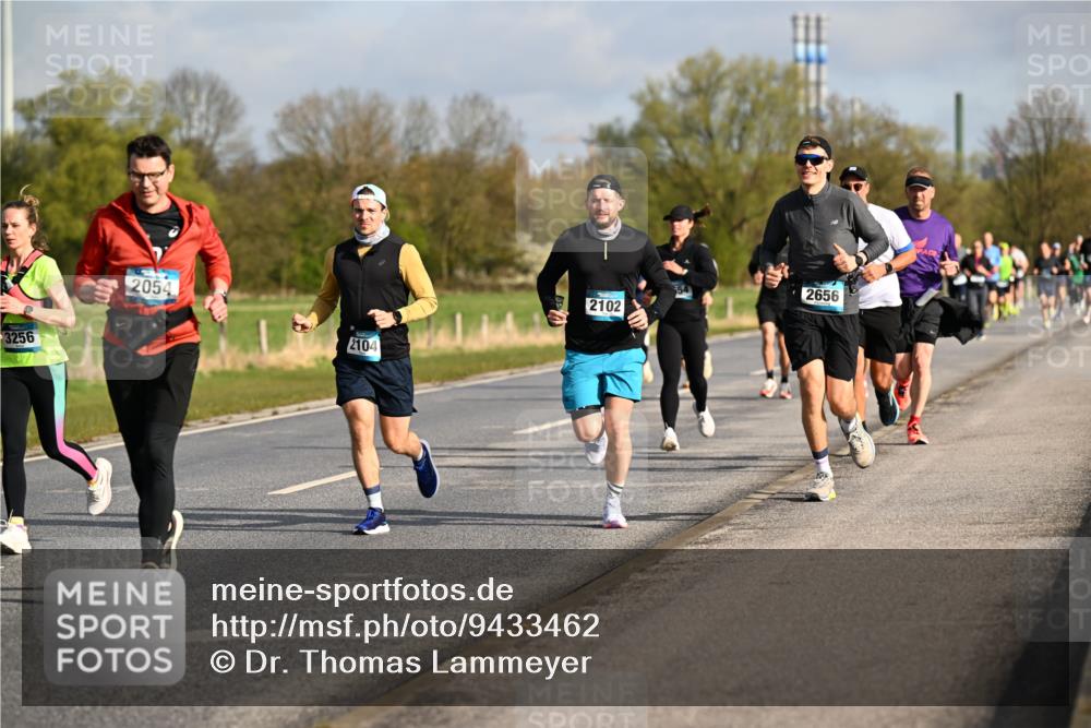 12.04.2026 - 45. Internationalen Wilhelmsburger Insellauf Dr. Thomas Lammeyer http://msf.ph/oto/9433462 12.04.2026 09:18:19 Laufen 3256, 2054, 2104, 2102, 2656 meine-sportfotos.de
