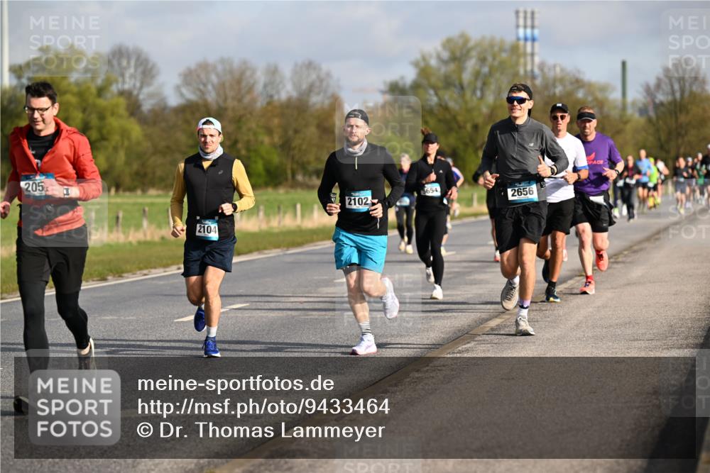 12.04.2026 - 45. Internationalen Wilhelmsburger Insellauf Dr. Thomas Lammeyer http://msf.ph/oto/9433464 12.04.2026 09:18:19 Laufen 205, 2104, 5654, 2102, 2656 meine-sportfotos.de