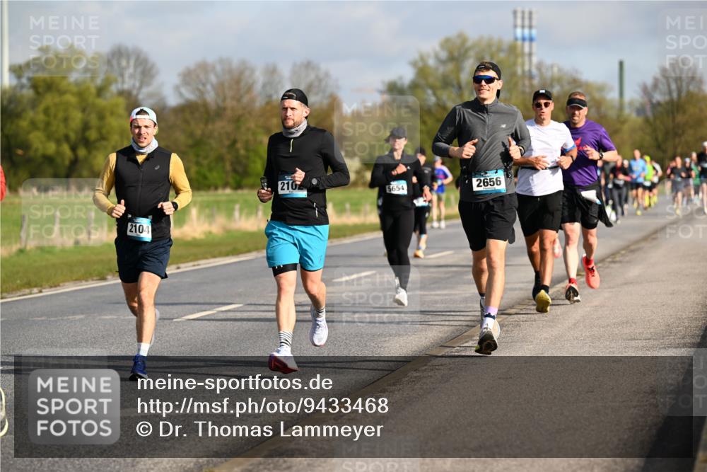 12.04.2026 - 45. Internationalen Wilhelmsburger Insellauf Dr. Thomas Lammeyer http://msf.ph/oto/9433468 12.04.2026 09:18:20 Laufen 2104, 210, 5654, 2656 meine-sportfotos.de
