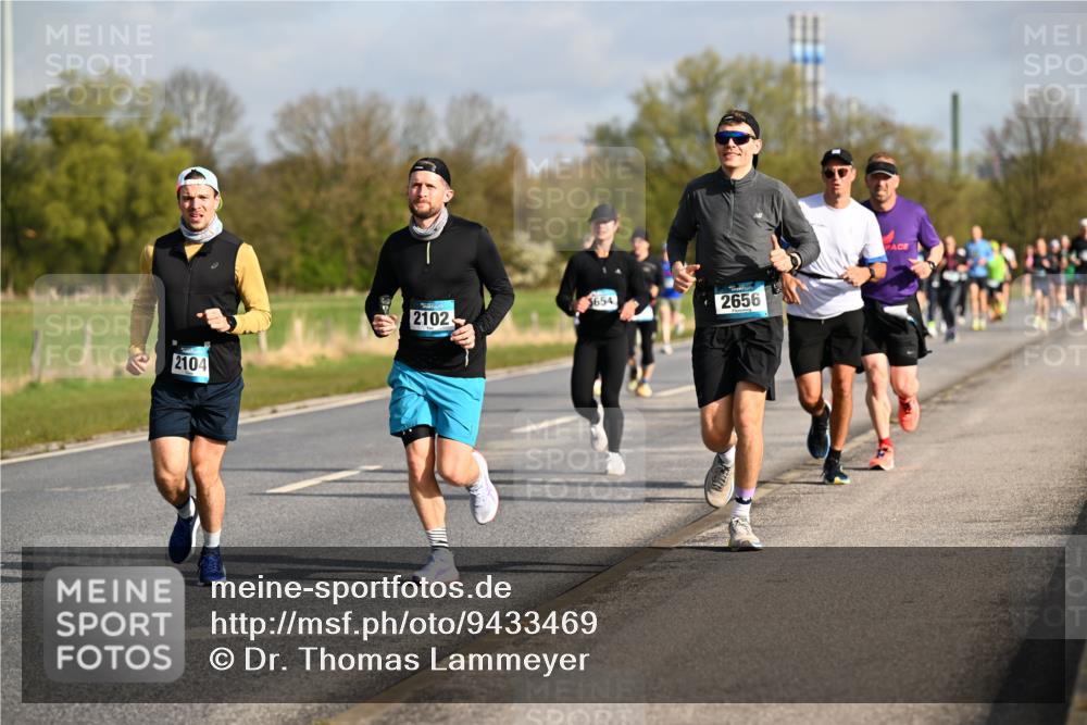 12.04.2026 - 45. Internationalen Wilhelmsburger Insellauf Dr. Thomas Lammeyer http://msf.ph/oto/9433469 12.04.2026 09:18:20 Laufen 2102, 2104, 654, 2656 meine-sportfotos.de