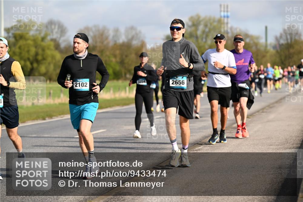 12.04.2026 - 45. Internationalen Wilhelmsburger Insellauf Dr. Thomas Lammeyer http://msf.ph/oto/9433474 12.04.2026 09:18:21 Laufen 2102, 5654, 2656 meine-sportfotos.de