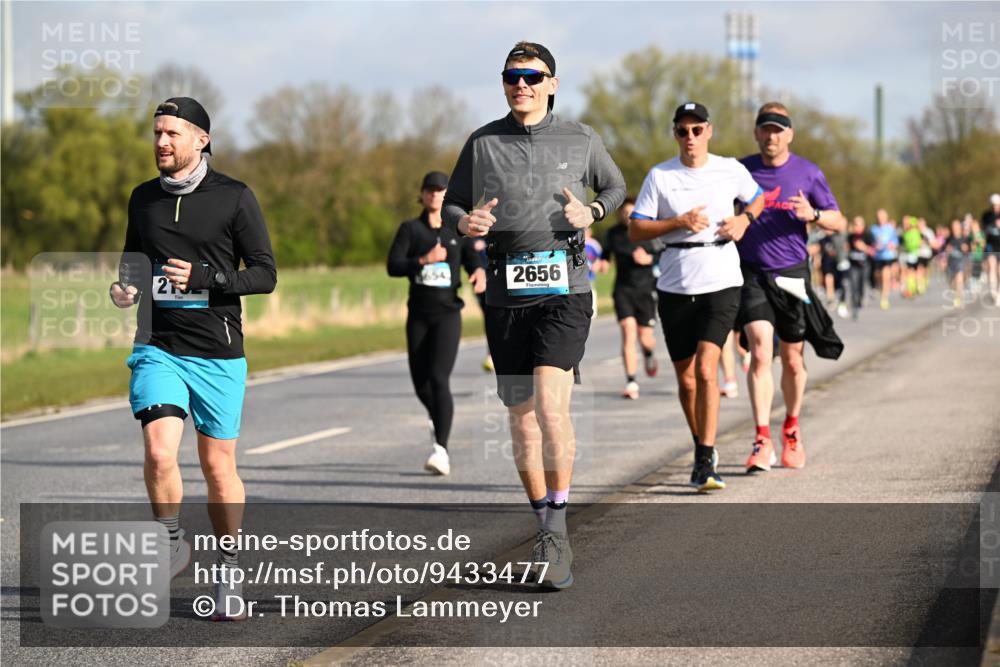 12.04.2026 - 45. Internationalen Wilhelmsburger Insellauf Dr. Thomas Lammeyer http://msf.ph/oto/9433477 12.04.2026 09:18:21 Laufen 654, 2656, 21 meine-sportfotos.de
