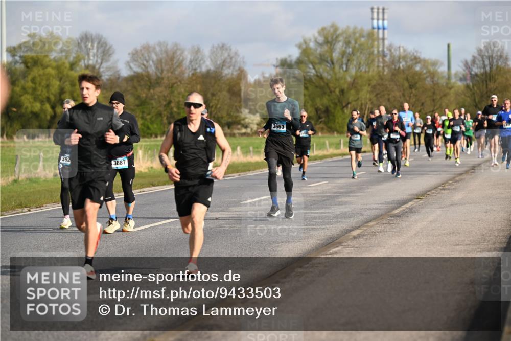 12.04.2026 - 45. Internationalen Wilhelmsburger Insellauf Dr. Thomas Lammeyer http://msf.ph/oto/9433503 12.04.2026 09:18:26 Laufen 392, 3887, 3653 meine-sportfotos.de