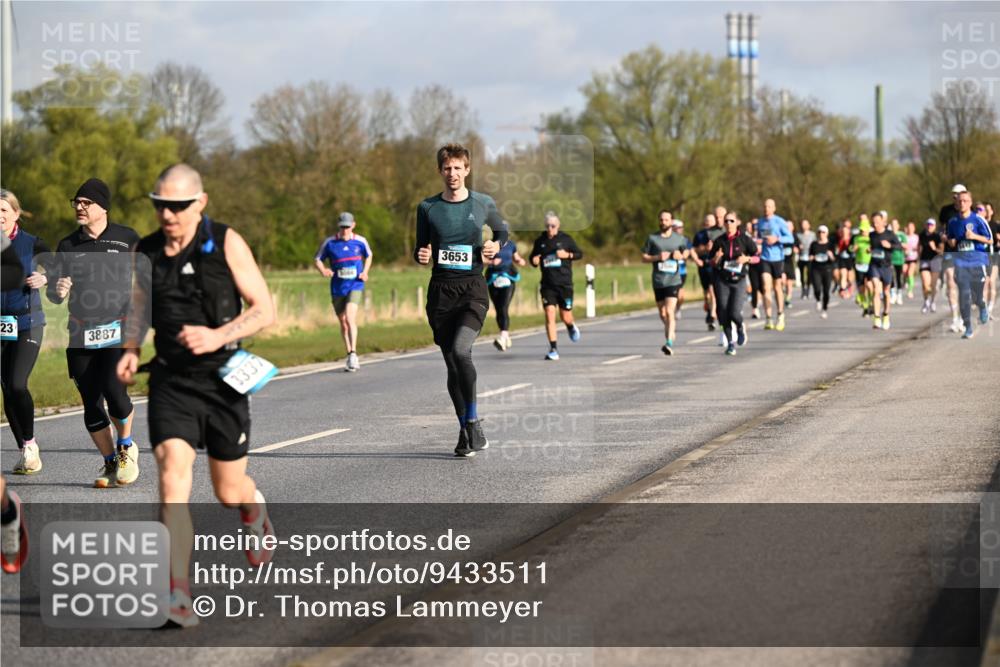 12.04.2026 - 45. Internationalen Wilhelmsburger Insellauf Dr. Thomas Lammeyer http://msf.ph/oto/9433511 12.04.2026 09:18:27 Laufen 23, 3887, 3337, 3653 meine-sportfotos.de