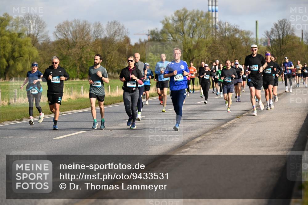 12.04.2026 - 45. Internationalen Wilhelmsburger Insellauf Dr. Thomas Lammeyer http://msf.ph/oto/9433531 12.04.2026 09:18:32 Laufen 2911, 4982, 2500, 3860, 448, 5442, 4762, 4700, 3227, 4785 meine-sportfotos.de