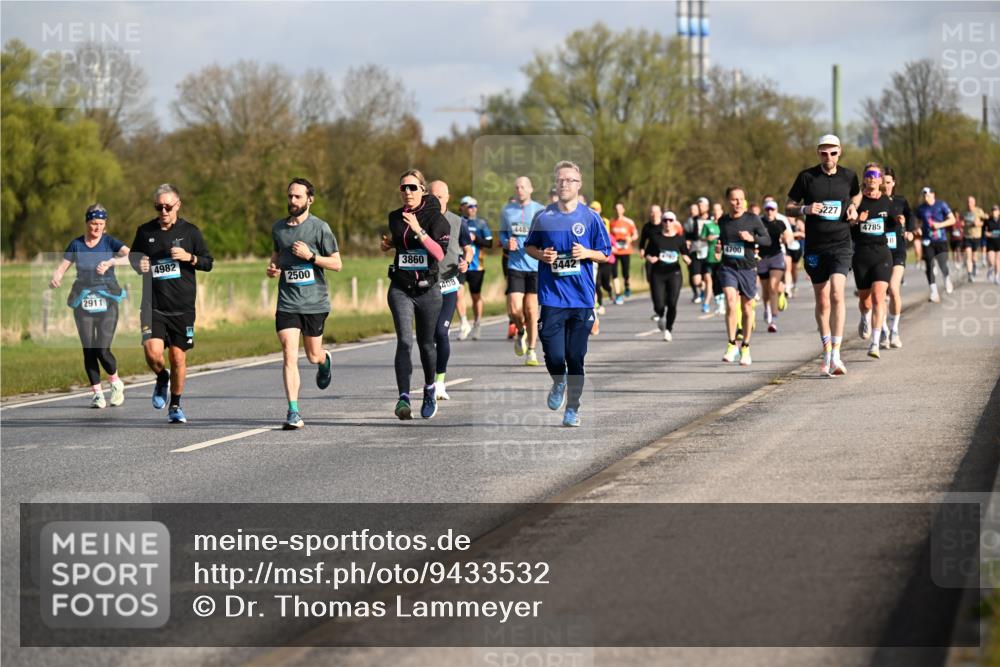12.04.2026 - 45. Internationalen Wilhelmsburger Insellauf Dr. Thomas Lammeyer http://msf.ph/oto/9433532 12.04.2026 09:18:33 Laufen 2911, 4982, 2500, 3860, 408, 4483, 5442, 4700, 227, 4785 meine-sportfotos.de