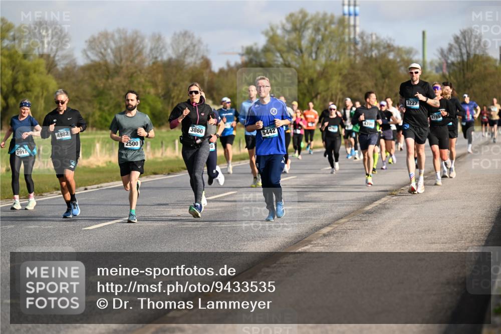 12.04.2026 - 45. Internationalen Wilhelmsburger Insellauf Dr. Thomas Lammeyer http://msf.ph/oto/9433535 12.04.2026 09:18:33 Laufen 2911, 4982, 2500, 3860, 8, 5442, 4700, 3227, 4785 meine-sportfotos.de