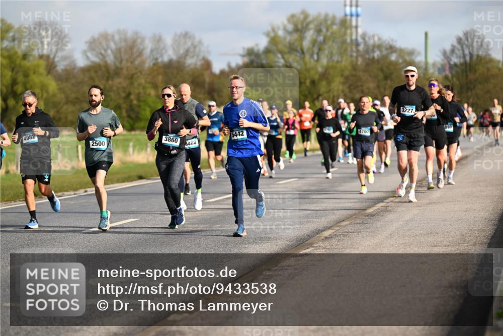 12.04.2026 - 45. Internationalen Wilhelmsburger Insellauf Dr. Thomas Lammeyer http://msf.ph/oto/9433538 12.04.2026 09:18:34 Laufen 4982, 2500, 3860, 5442, 5408, 4700, 3227, 810 meine-sportfotos.de
