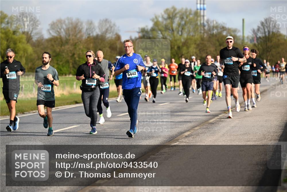 12.04.2026 - 45. Internationalen Wilhelmsburger Insellauf Dr. Thomas Lammeyer http://msf.ph/oto/9433540 12.04.2026 09:18:34 Laufen 4982, 2500, 3860, 5442, 5408, 4700, 3227, 4785, 810 meine-sportfotos.de
