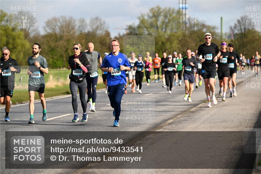 12.04.2026 - 45. Internationalen Wilhelmsburger Insellauf Dr. Thomas Lammeyer http://msf.ph/oto/9433541 12.04.2026 09:18:34 Laufen 4982, 2500, 3860, 5408, 5442, 4700, 3227, 4785, 2810 meine-sportfotos.de