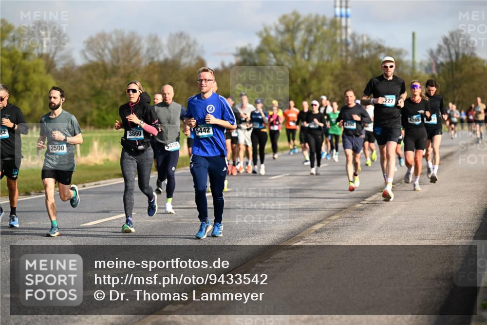 12.04.2026 - 45. Internationalen Wilhelmsburger Insellauf Dr. Thomas Lammeyer http://msf.ph/oto/9433542 12.04.2026 09:18:34 Laufen 82, 2500, 3860, 5408, 5442, 227, 4785 meine-sportfotos.de