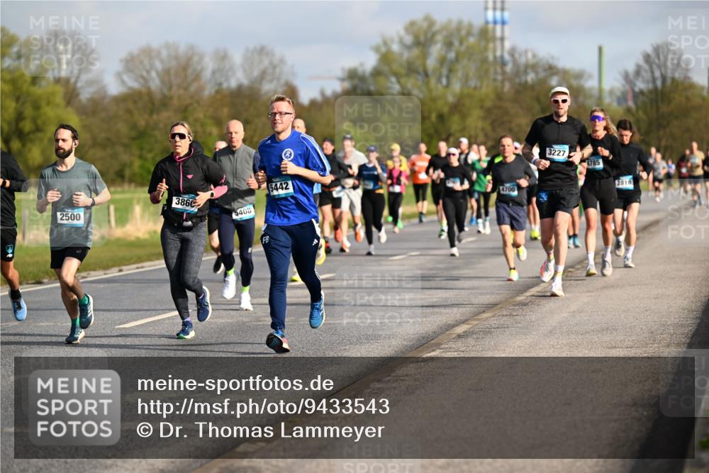 12.04.2026 - 45. Internationalen Wilhelmsburger Insellauf Dr. Thomas Lammeyer http://msf.ph/oto/9433543 12.04.2026 09:18:34 Laufen 3860, 2500, 5408, 5442, 4700, 3227, 4785, 2810 meine-sportfotos.de