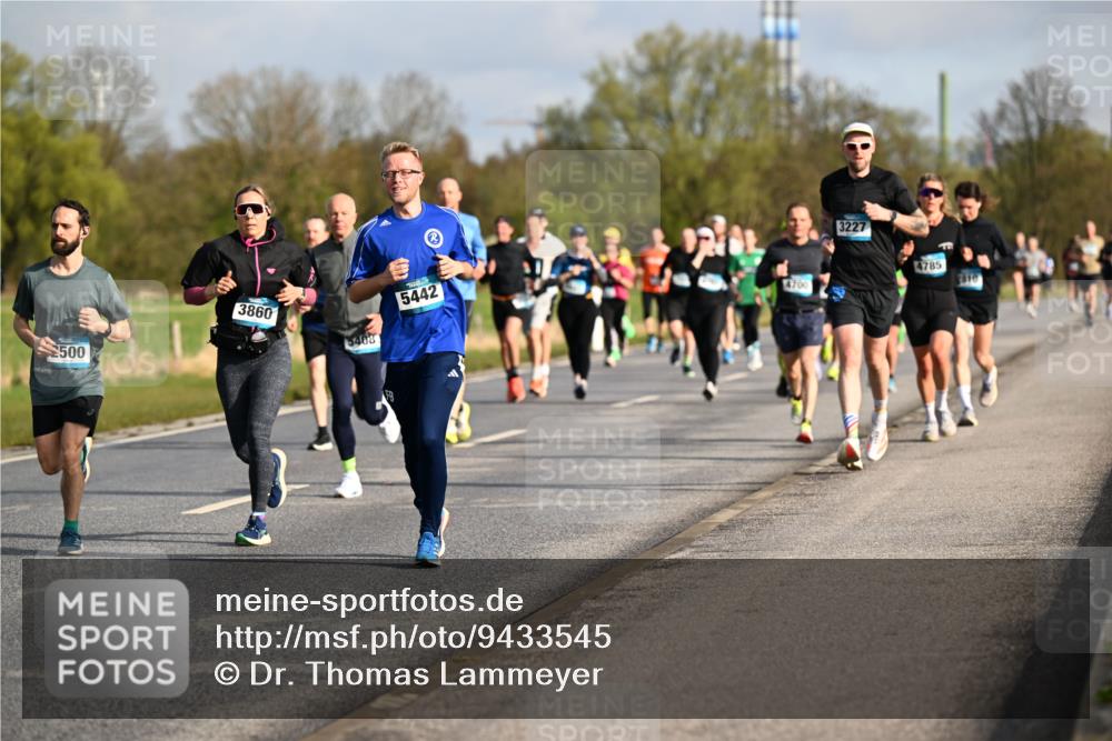 12.04.2026 - 45. Internationalen Wilhelmsburger Insellauf Dr. Thomas Lammeyer http://msf.ph/oto/9433545 12.04.2026 09:18:34 Laufen 500, 3860, 5442, 5408, 4700, 3227, 4785, 1810 meine-sportfotos.de