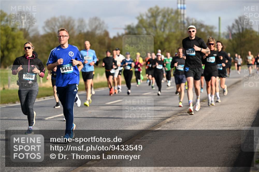 12.04.2026 - 45. Internationalen Wilhelmsburger Insellauf Dr. Thomas Lammeyer http://msf.ph/oto/9433549 12.04.2026 09:18:35 Laufen 3860, 5442, 6403, 4700, 3227, 4785, 310 meine-sportfotos.de