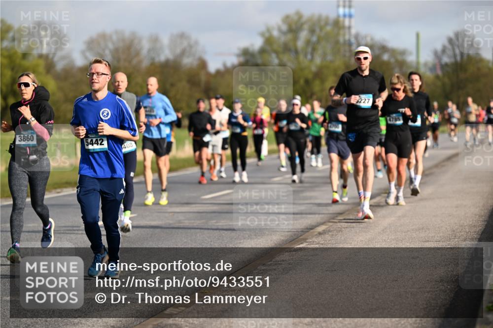 12.04.2026 - 45. Internationalen Wilhelmsburger Insellauf Dr. Thomas Lammeyer http://msf.ph/oto/9433551 12.04.2026 09:18:36 Laufen 3860, 5442, 403, 227, 4785 meine-sportfotos.de