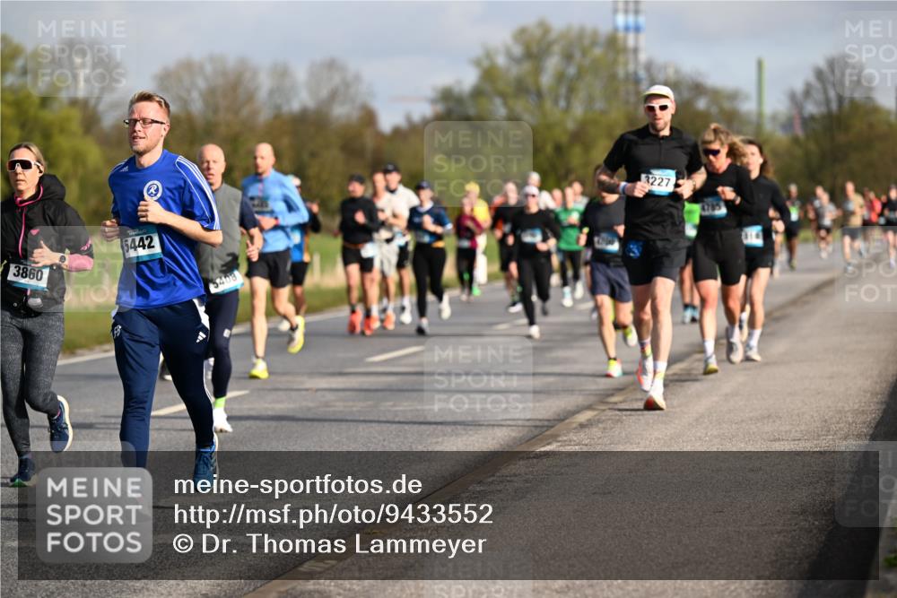 12.04.2026 - 45. Internationalen Wilhelmsburger Insellauf Dr. Thomas Lammeyer http://msf.ph/oto/9433552 12.04.2026 09:18:36 Laufen 3860, 5442, 5408, 3227 meine-sportfotos.de