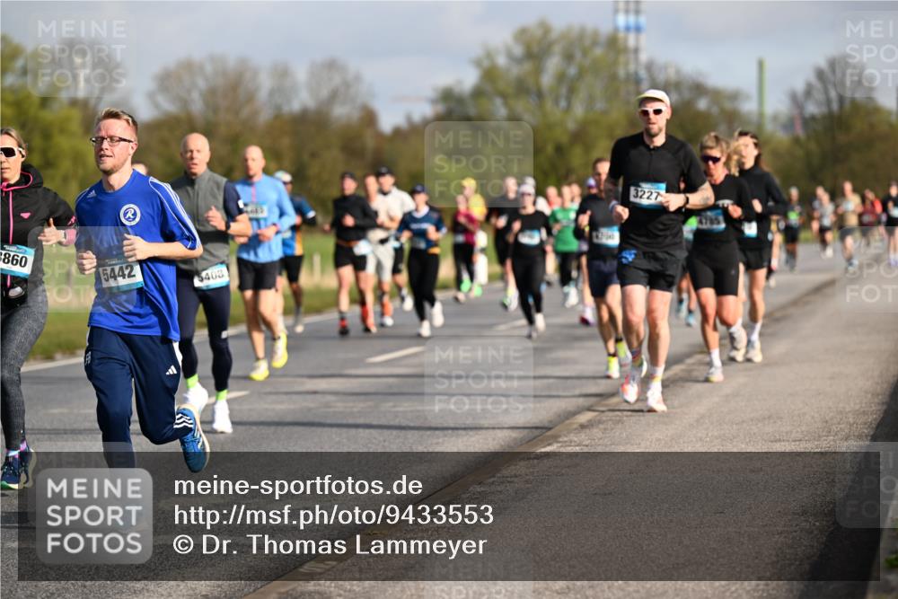 12.04.2026 - 45. Internationalen Wilhelmsburger Insellauf Dr. Thomas Lammeyer http://msf.ph/oto/9433553 12.04.2026 09:18:36 Laufen 860, 5442, 5408, 3227 meine-sportfotos.de