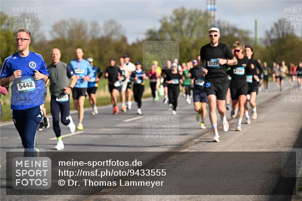 12.04.2026 - 45. Internationalen Wilhelmsburger Insellauf Dr. Thomas Lammeyer http://msf.ph/oto/9433555 12.04.2026 09:18:36 Laufen 5442, 5408, 3227, 4785 meine-sportfotos.de