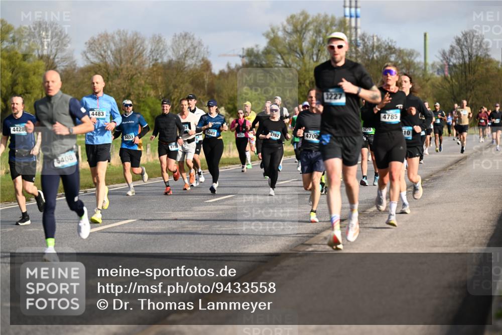 12.04.2026 - 45. Internationalen Wilhelmsburger Insellauf Dr. Thomas Lammeyer http://msf.ph/oto/9433558 12.04.2026 09:18:37 Laufen 4428, 4483, 5408, 5033, 273, 5270, 57, 5041, 4762, 4700, 3772, 4785, 10 meine-sportfotos.de