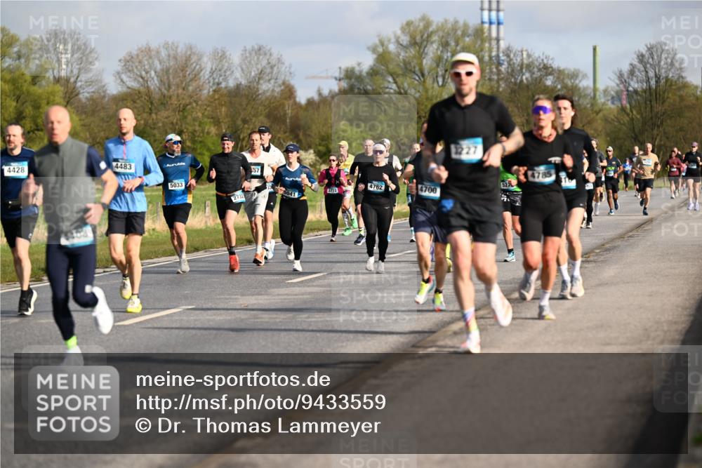 12.04.2026 - 45. Internationalen Wilhelmsburger Insellauf Dr. Thomas Lammeyer http://msf.ph/oto/9433559 12.04.2026 09:18:37 Laufen 4483, 4428, 5033, 2732, 57, 4762, 3772, 4700, 1227, 527 meine-sportfotos.de