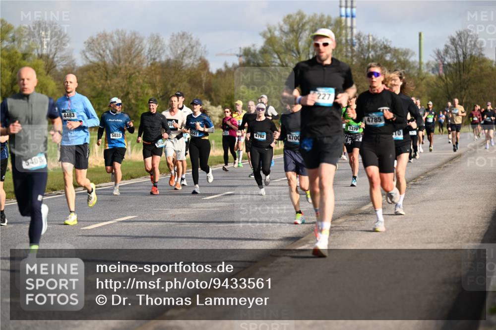 12.04.2026 - 45. Internationalen Wilhelmsburger Insellauf Dr. Thomas Lammeyer http://msf.ph/oto/9433561 12.04.2026 09:18:37 Laufen 5408, 4483, 5033, 2732, 227, 4785, 35, 5270, 5041, 2, 10, 4762, 4700 meine-sportfotos.de