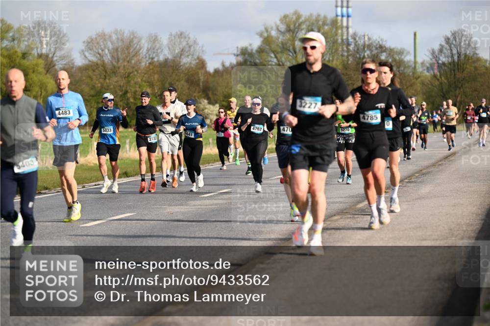 12.04.2026 - 45. Internationalen Wilhelmsburger Insellauf Dr. Thomas Lammeyer http://msf.ph/oto/9433562 12.04.2026 09:18:37 Laufen 408, 4483, 5033, 3, 4785, 0, 4762, 470, 5270, 5041, 1772, 2732, 71 meine-sportfotos.de