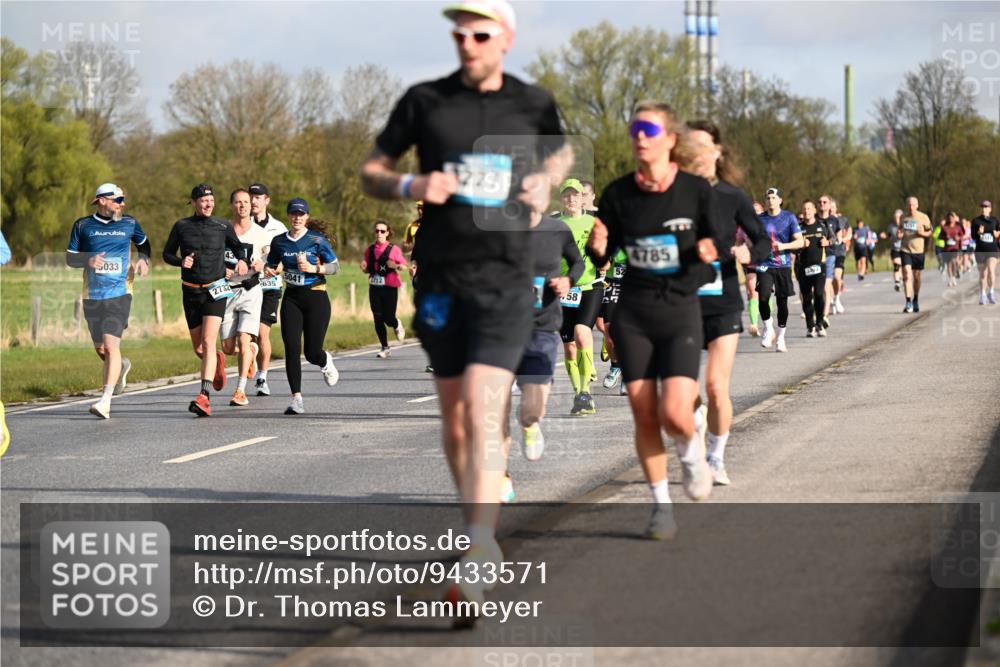 12.04.2026 - 45. Internationalen Wilhelmsburger Insellauf Dr. Thomas Lammeyer http://msf.ph/oto/9433571 12.04.2026 09:18:39 Laufen 033, 2732, 5041, 12, 635, 1227, 58, 27, 4785, 52 meine-sportfotos.de