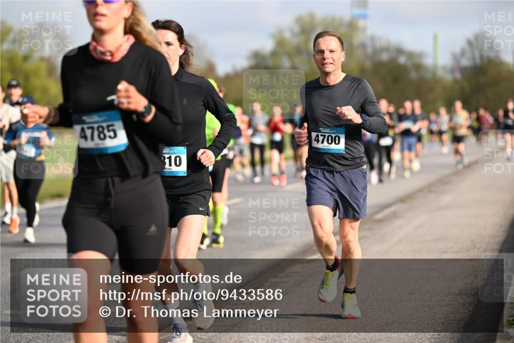 12.04.2026 - 45. Internationalen Wilhelmsburger Insellauf Dr. Thomas Lammeyer http://msf.ph/oto/9433586 12.04.2026 09:18:41 Laufen 4785, 310, 4700 meine-sportfotos.de