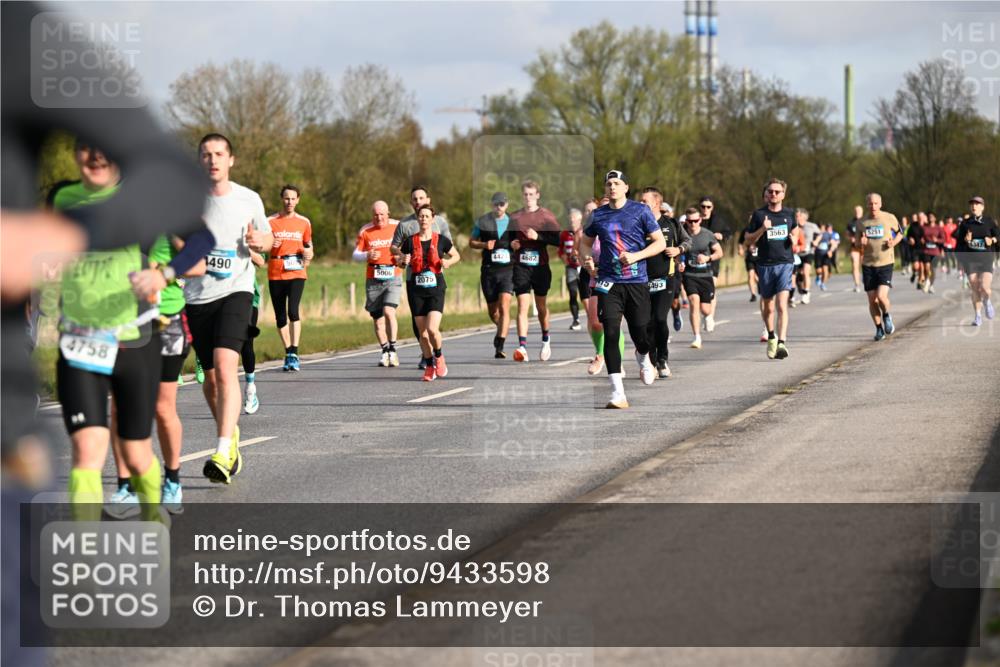 12.04.2026 - 45. Internationalen Wilhelmsburger Insellauf Dr. Thomas Lammeyer http://msf.ph/oto/9433598 12.04.2026 09:18:43 Laufen 4758, 1490, 5006, 2075, 4421, 4682, 493, 3563, 5251 meine-sportfotos.de