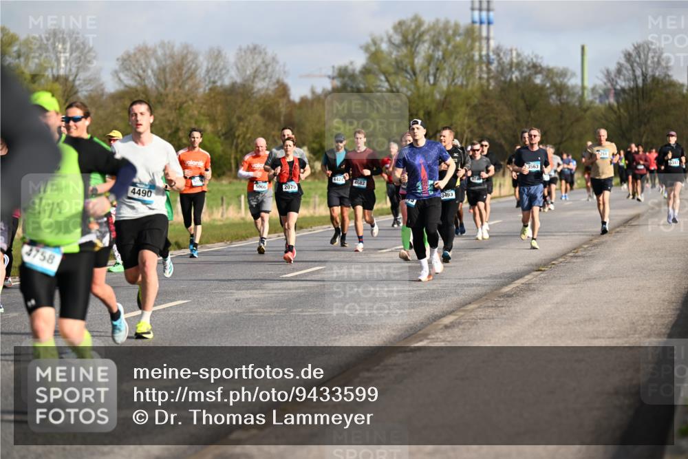 12.04.2026 - 45. Internationalen Wilhelmsburger Insellauf Dr. Thomas Lammeyer http://msf.ph/oto/9433599 12.04.2026 09:18:43 Laufen 4758, 4490, 5006, 4424, 2075, 4682, 3493, 3563, 251 meine-sportfotos.de