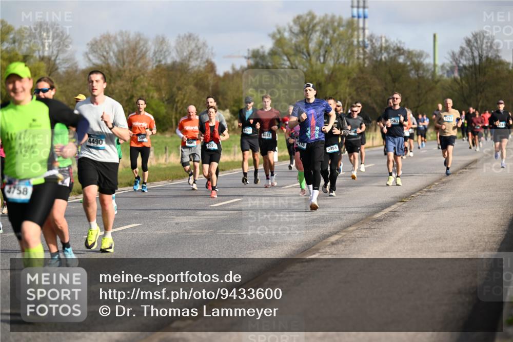 12.04.2026 - 45. Internationalen Wilhelmsburger Insellauf Dr. Thomas Lammeyer http://msf.ph/oto/9433600 12.04.2026 09:18:44 Laufen 3758, 4490, 500, 500, 207, 4424, 4682, 3493, 3563 meine-sportfotos.de