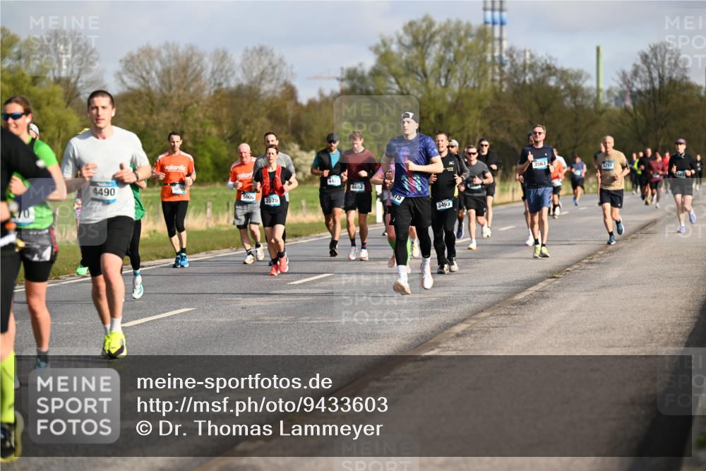 12.04.2026 - 45. Internationalen Wilhelmsburger Insellauf Dr. Thomas Lammeyer http://msf.ph/oto/9433603 12.04.2026 09:18:44 Laufen 4490, 5009, 5006, 2075, 4682, 3493, 3563, 5251 meine-sportfotos.de