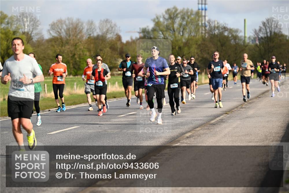 12.04.2026 - 45. Internationalen Wilhelmsburger Insellauf Dr. Thomas Lammeyer http://msf.ph/oto/9433606 12.04.2026 09:18:45 Laufen 4490, 500, 5006, 2075, 4682, 3493, 3563 meine-sportfotos.de