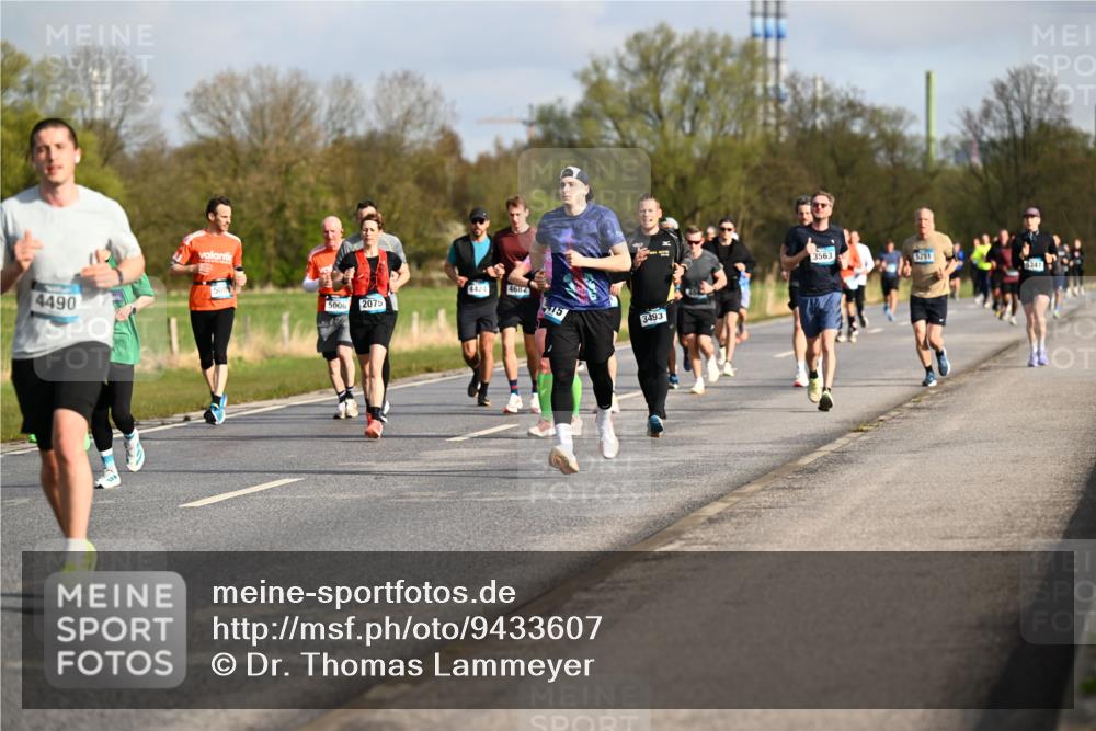 12.04.2026 - 45. Internationalen Wilhelmsburger Insellauf Dr. Thomas Lammeyer http://msf.ph/oto/9433607 12.04.2026 09:18:45 Laufen 4490, 4424, 4682, 5006, 2075, 15, 3493, 3563, 5251, 6347 meine-sportfotos.de