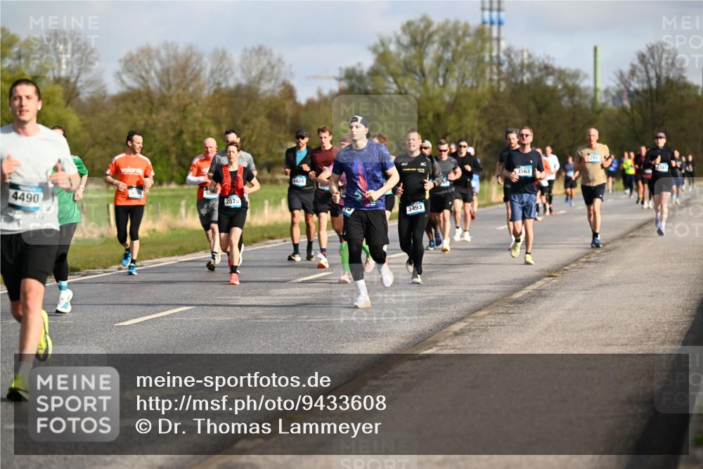 12.04.2026 - 45. Internationalen Wilhelmsburger Insellauf Dr. Thomas Lammeyer http://msf.ph/oto/9433608 12.04.2026 09:18:45 Laufen 4490, 5000, 2075, 4424, 3493, 3563, 251, 5347 meine-sportfotos.de